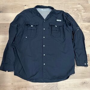 2XL Men’s black Columbia button down shirt.